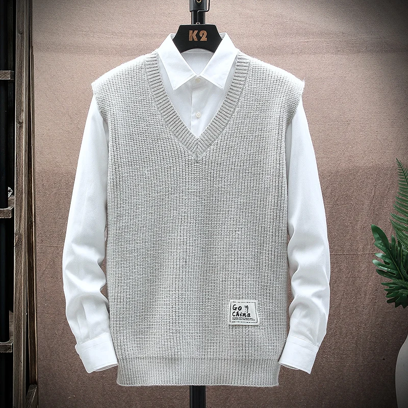 Мужской вязаный жилет с V-образным вырезом |   Вязаная текстура |   Пластырь Go China |   Многоцветный |   Эстетика в стиле преппи |   Одежда для офиса и отдыха