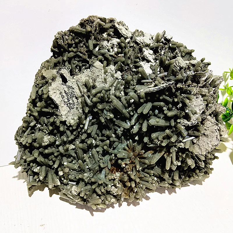 Natural Stone Epidote Crystal Cluster Symbiosis Specimen Feng Shui Crystal Witchcraft Energy Curative Room Decoration