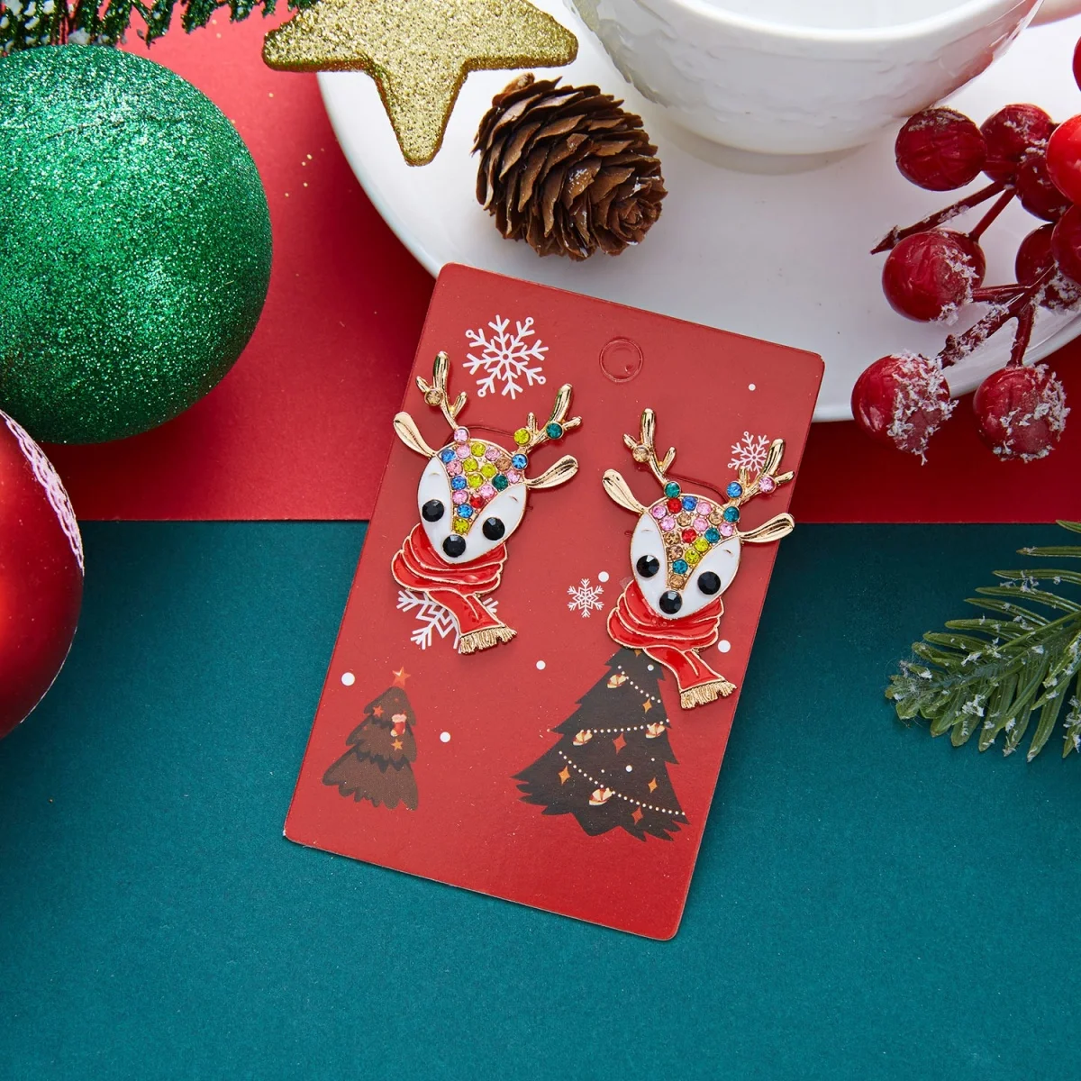 Weihnachtliche Zierliche Ohrringe mit Rotem Schal und Hirschmotiv für Damen, Bunte Strass-Rentier-Elch-Tier-Ohrringe, Neujahrs-Schmuck – Detail 20