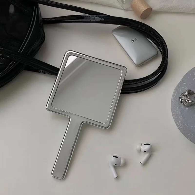 Ins Liquid Shape Square Mirror Mini Hand-held Desktop เครื่องสําอางค์แต่งหน้ากระจก Travel METALLIC แบบพกพากระจกความงามสําหรับกระเป๋าถือ