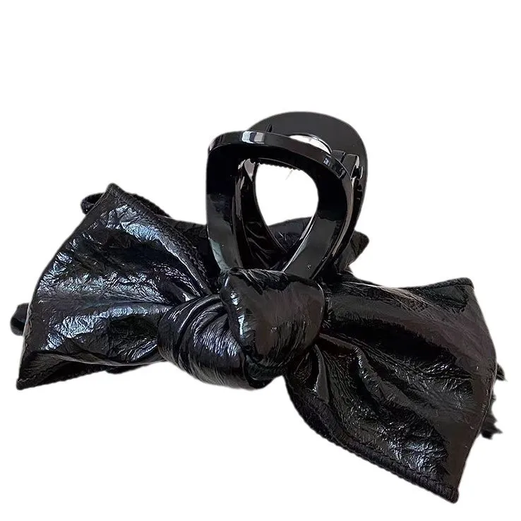 مشبك فيونكة جلدية لامعة كلاسيكية لظهر الرأس للنساء، مشبك سمك القرش، إكسسوار شعر جديد متعدد الاستخدامات وعصري وراقي