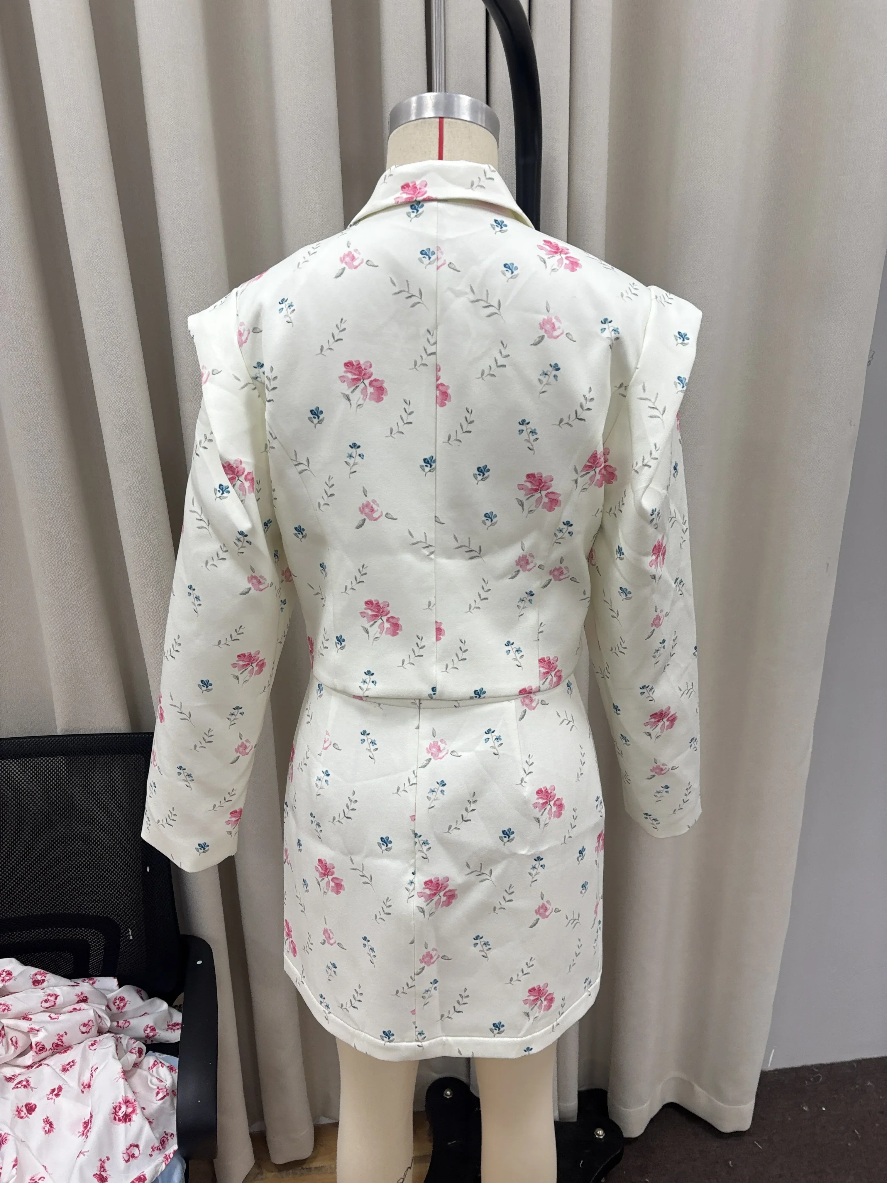 Blossom Field Structured Two-Piece. Sa5dcf1df93e04317a4e5ce6a9697357aJ