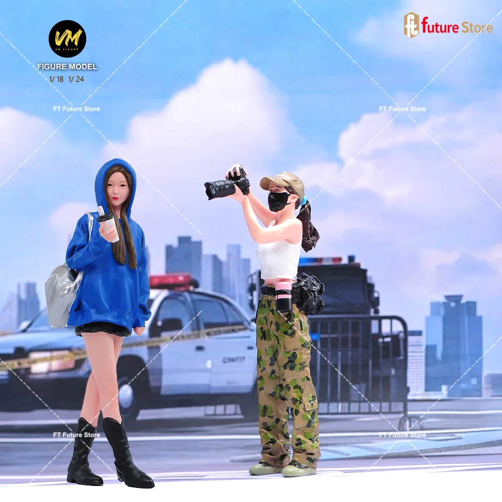 

Exquisite Painted Miniature Figure 1/24 1/18 Beauty Photographer Sweatshirt Girl Doll Creative Street PhotographyScene Props