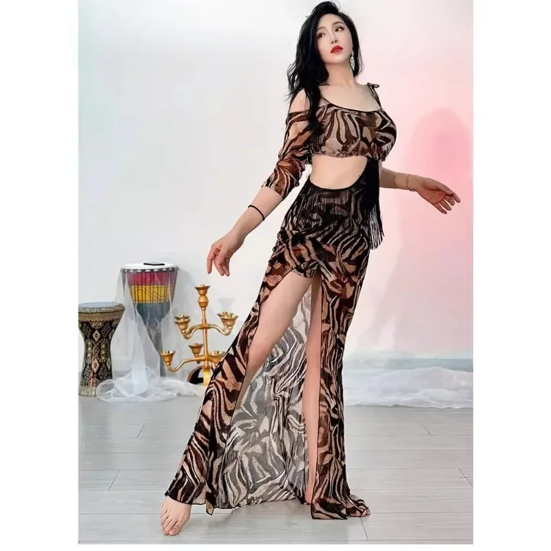 Abito da danza del ventre leopardato sexy da donna personalizzato Set costume da danza del ventre Gonna da ballo Abito da ballo per spettacoli teatrali orientali