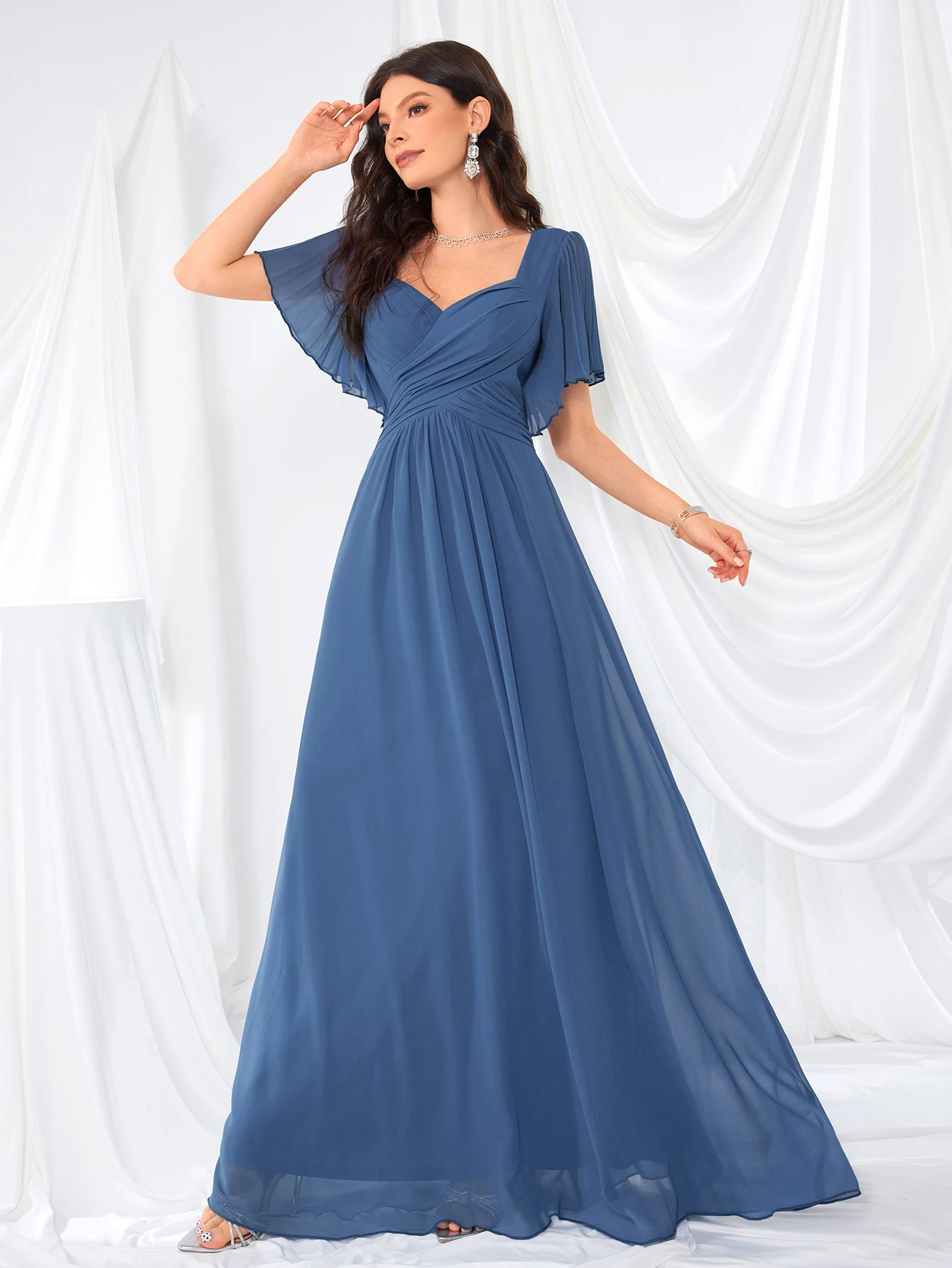 שמלת משרתת של UNITHORSE עם V-Neck, שרוולי תחרה משובצים וקשירת תחרה משי