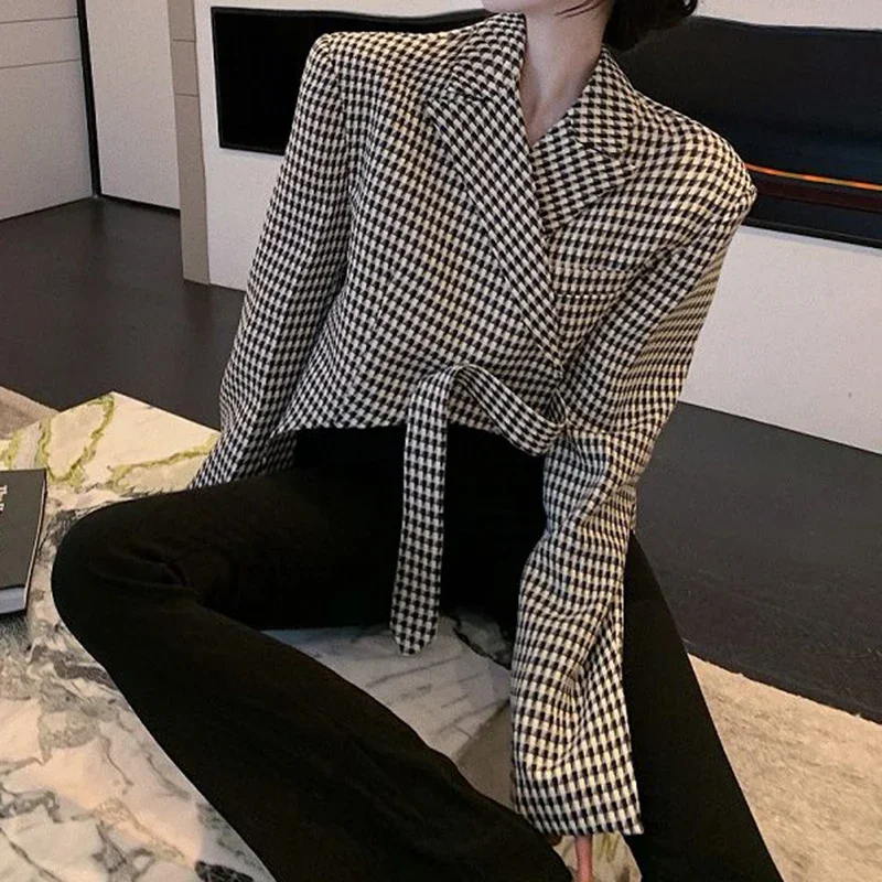 Hollow design plaid suit for women's spring new style, niche design sense, lightweight jacket, loose silhouette trendy top