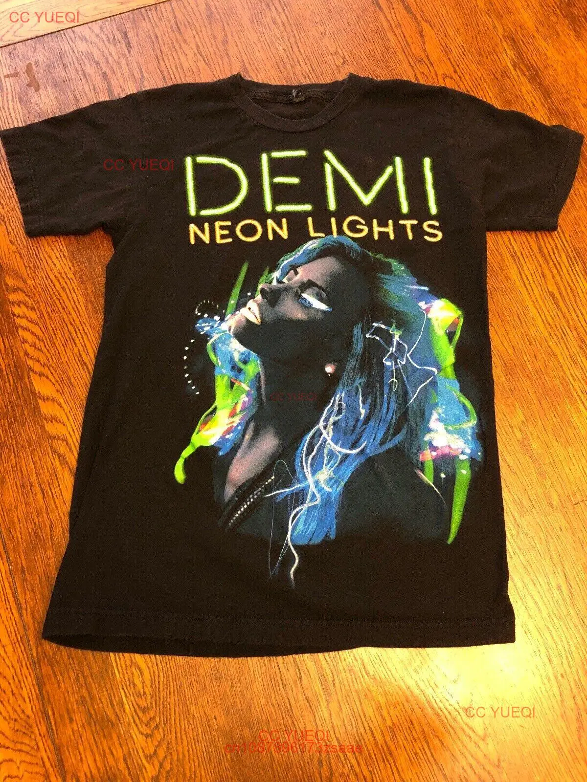 Деми Ловато неоновые огни 2014 Тур графическая рубашка Sz S Деми Ловато неоновые огни 2014 Тур графическая рубашка Sz S