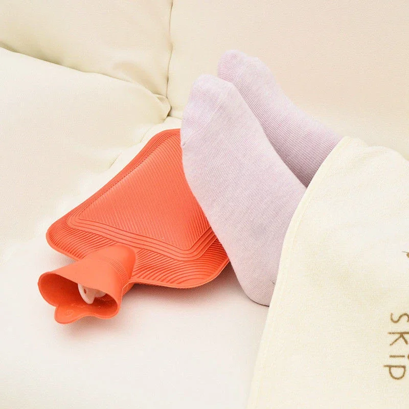 Thick Hot Water Bags Portable Rubber Winter Warm Hot Water Bag Hand Warmer Girls Pocket Hand Feet Warm Water Bottle Random Color