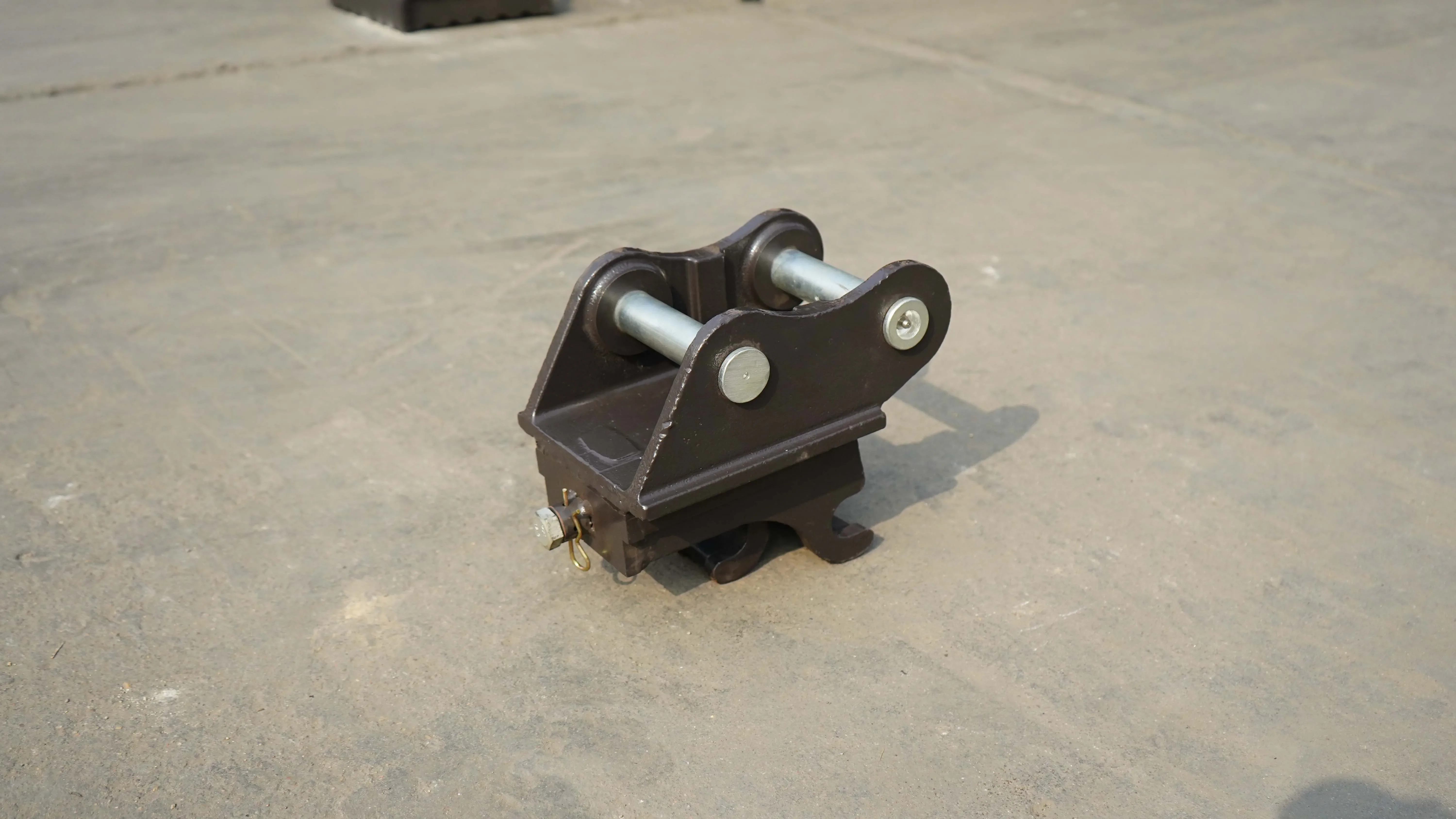 Excavator digging bucket parts quick hitch