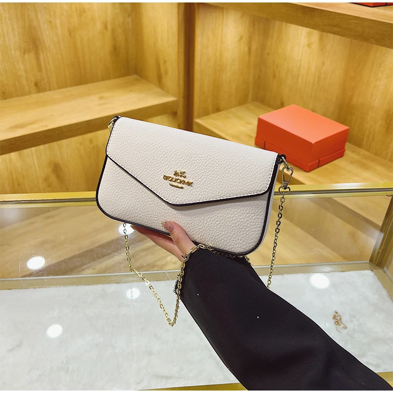 

Брендовая сумка-мессенджер с золотой цепочкой, однотонная текстура в стиле ретро, роскошная модная ретро-каретка с буквенным принтом, высококачественная банкетная сумка на плечо