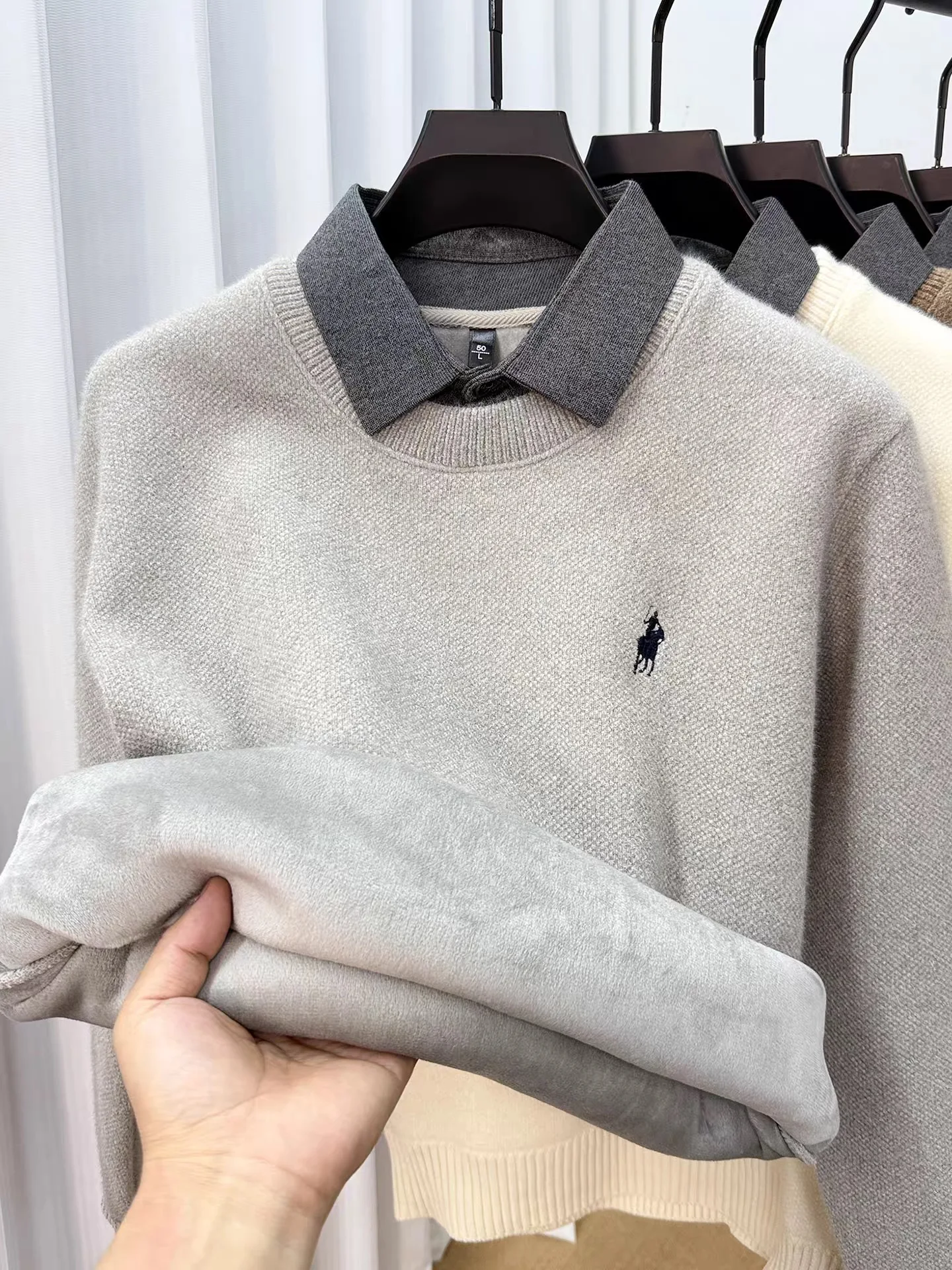 جودة عالية المخملية قميص طوق سترة الرجال العصرية الفاخرة العلامة التجارية الكلاسيكية بول التطريز رداء علوي غير رسمي شتاء دافئ متماسكة السترة