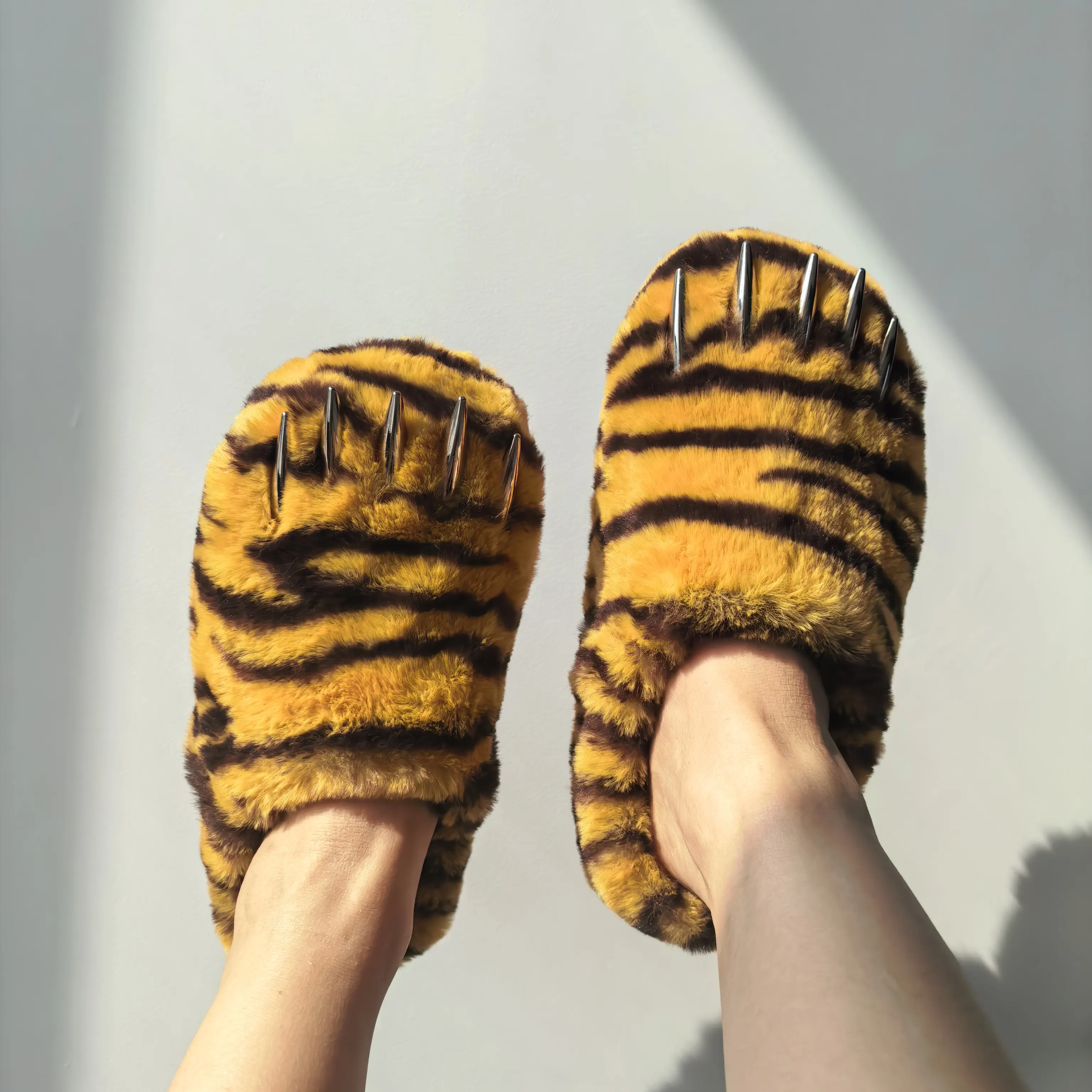 Customizable Unisex Fur Mules Slipper LEOPARD Claw Slides Mules Fashion Outdoor Custom Paw Mules Shoes with four seasons