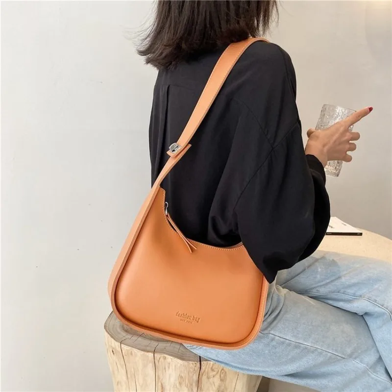 Luxury Fashion Designer Diaper Bag Women Elegant Leather Tote Large Capacity Stylish Crossbody Handbag For Casual Outings