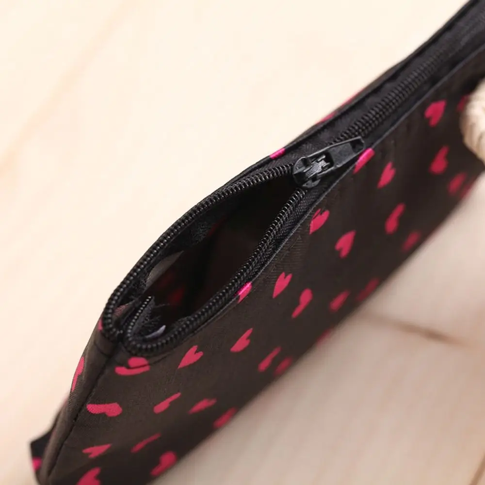 

Heart Pattern Makeup Bag Large-Capacity Multi-Functional Cosmetics Storage Box Fashion Design Professional Storage Organizer