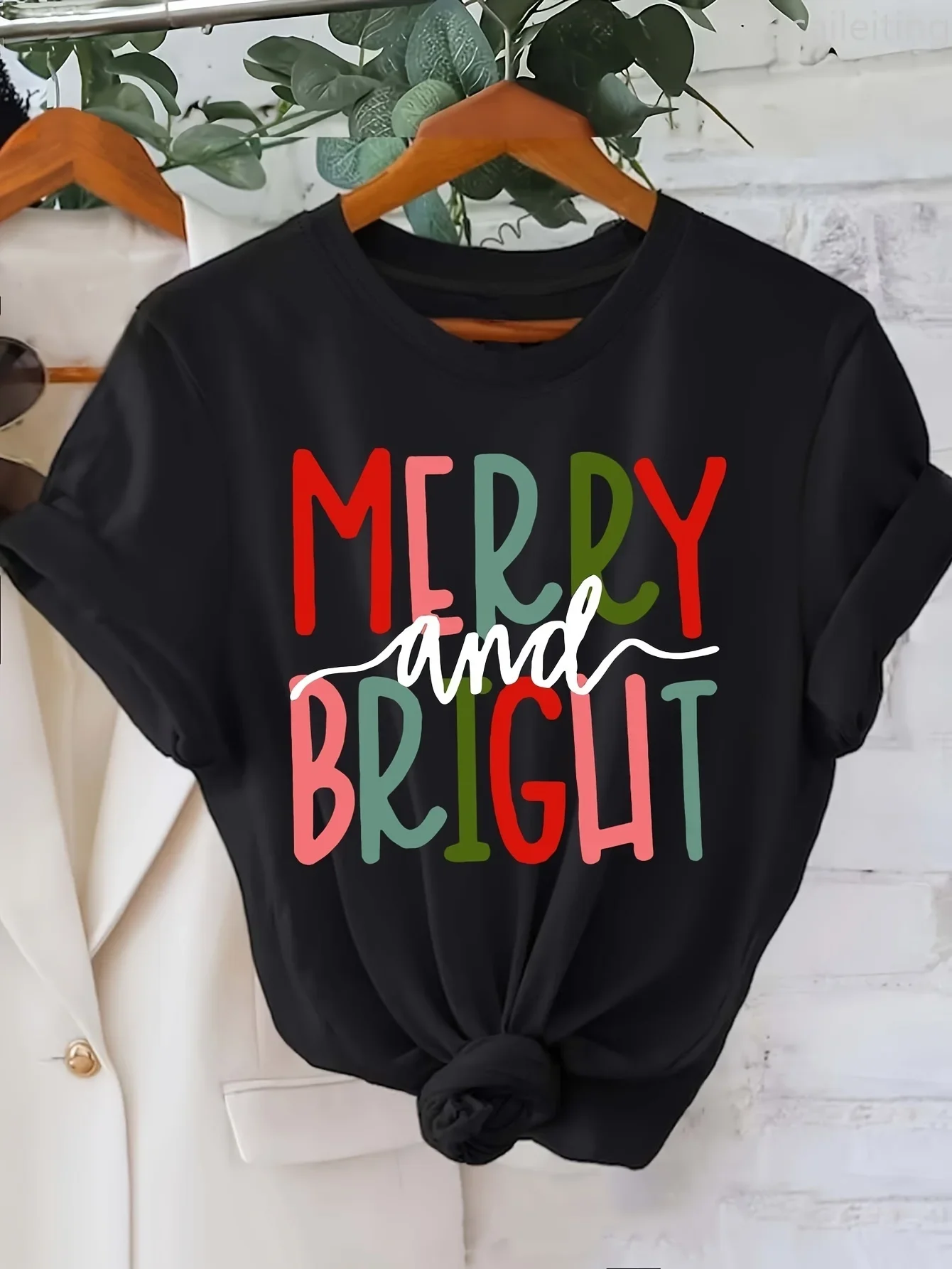 

Women's Merry and Bright Christmas Letter Print T-Shirt Sleeve Crew Neck Casual with Red Green Holiday Design Aesthetic Clothes