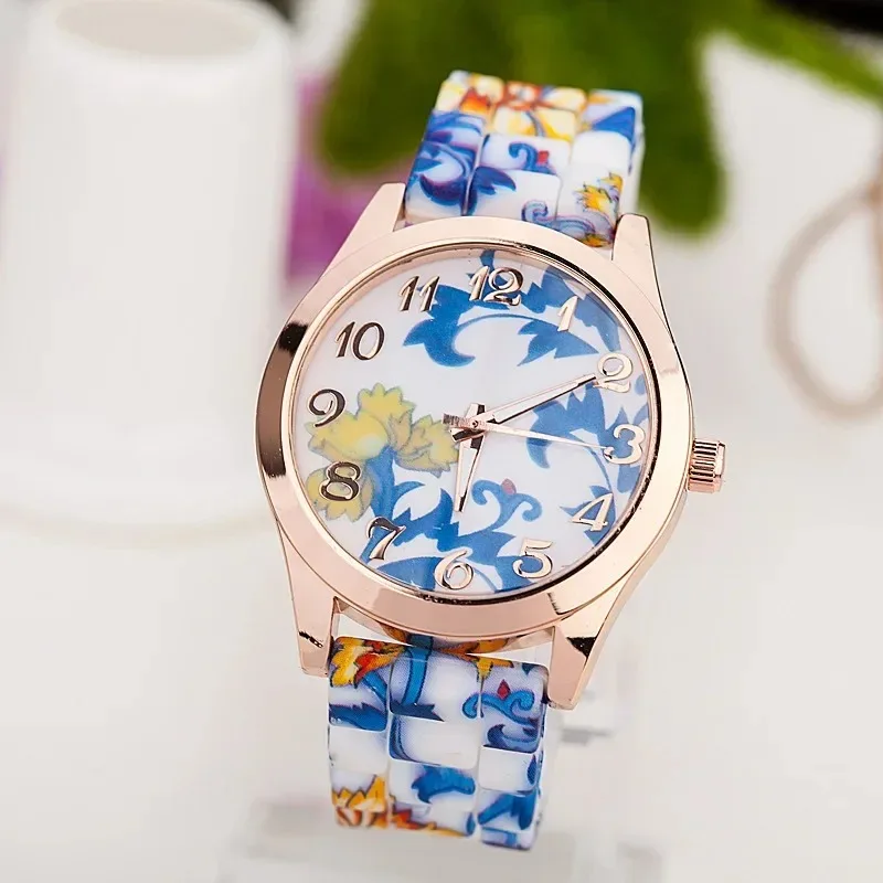 Reloj de pulsera con estampado de flores para mujer y niña, cronógrafo con correa de silicona Simple, ligero, de lujo, exquisito, multicolor, a la moda, nuevo