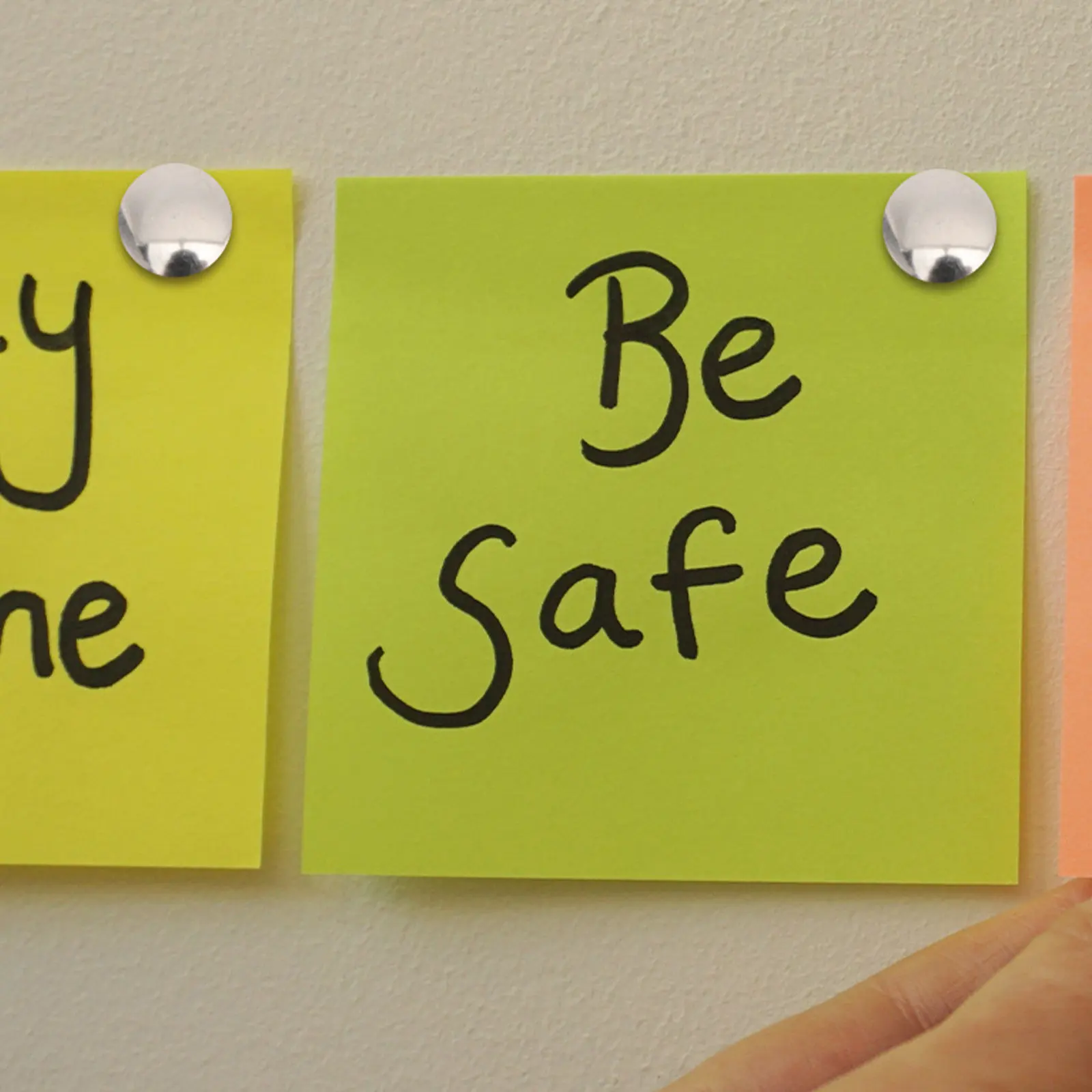 

500 шт. никелированных кнопок-гвоздиков с гладкой головкой и острым концом для досок объявлений, гипсокартона, плакатов, фотографий, заметок, DIY