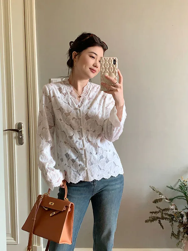 

Новая весенняя женская блузка с V-образным вырезом, сложной вышивкой и кружевом, универсальная, во французском стиле, свободного кроя, с длинными рукавами, теплая