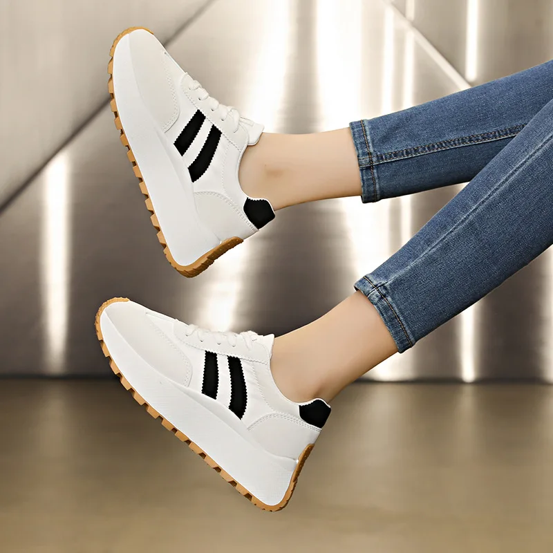 

Модные кроссовки на платформе для женщин - повседневная обувь в ретро-стиле