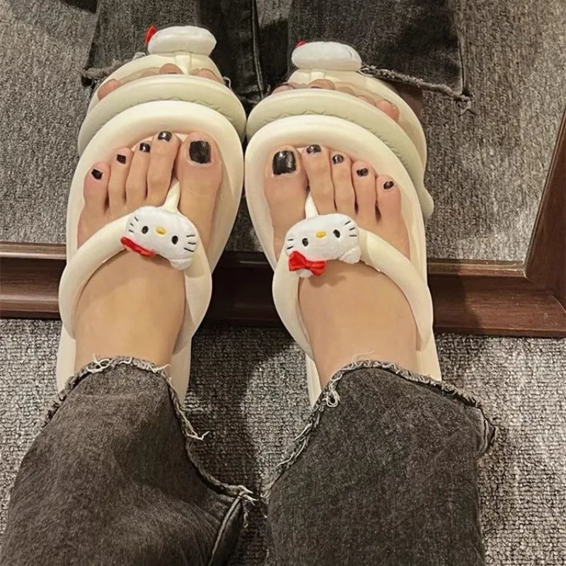 Sanrio Hello Kitty Flip Flops Summer Cartoon Women Seaside Beach Sandals Outdoor Lightweight Non-Slip Soft-Soled Toe Slippers