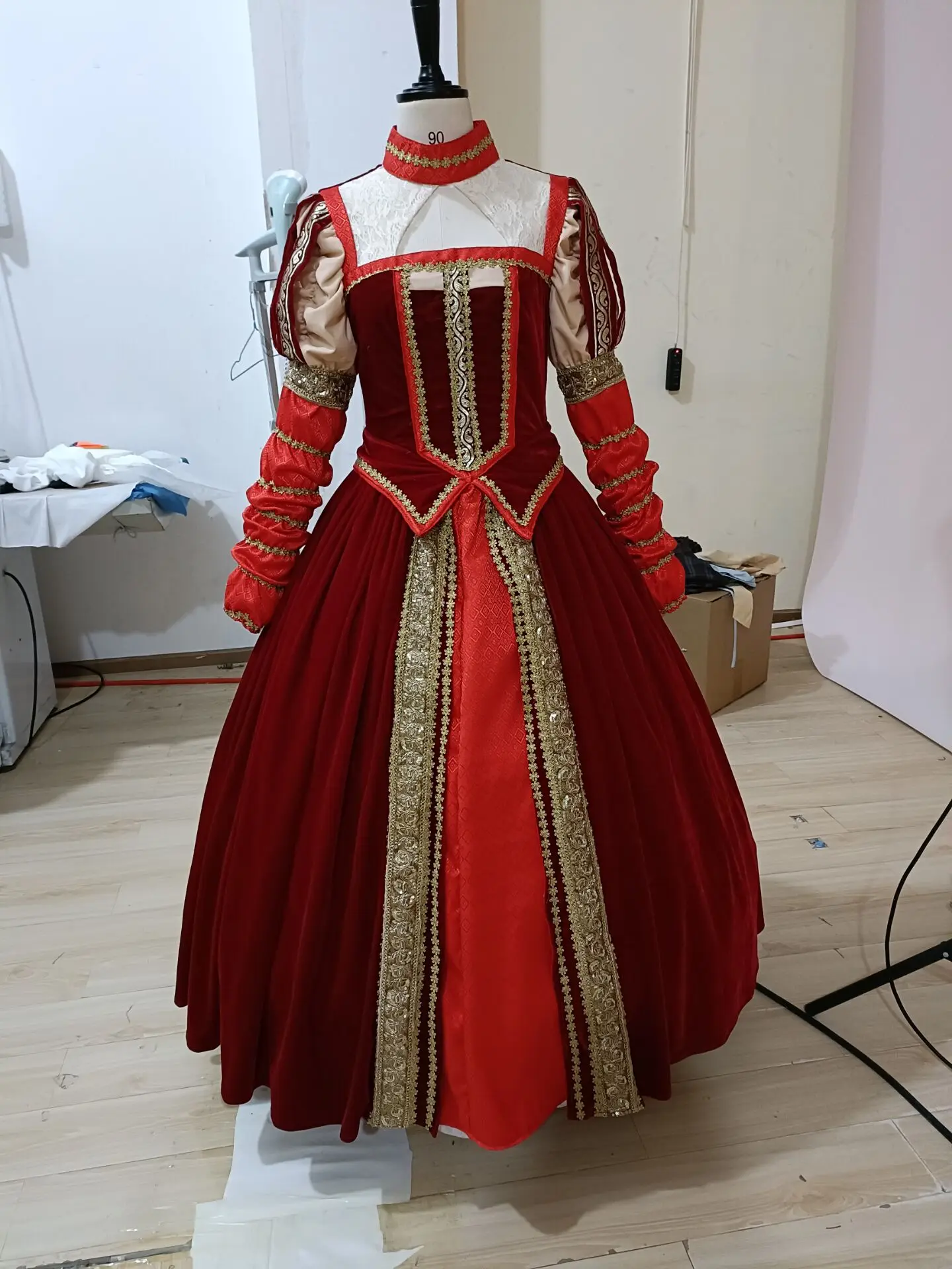 Medieval Tudor Elizabeth Queen Cosplay Costume Red Velvet Ball Gown Renaissance Theater Reenactment Dress