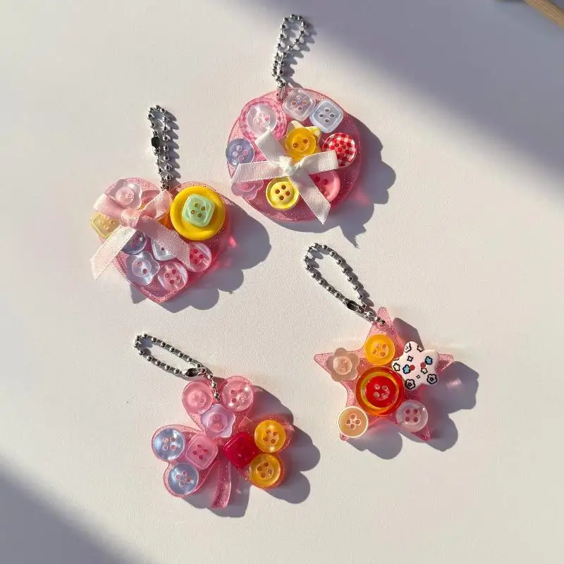 Trendiger rosa Glitzer-Harz-Schlüsselanhänger mit bunten Knöpfen, Schleife, Herz, Stern, Kleeblatt-Anhänger, modischer Taschenanhänger für Teenager-Mädchen – Detail 5