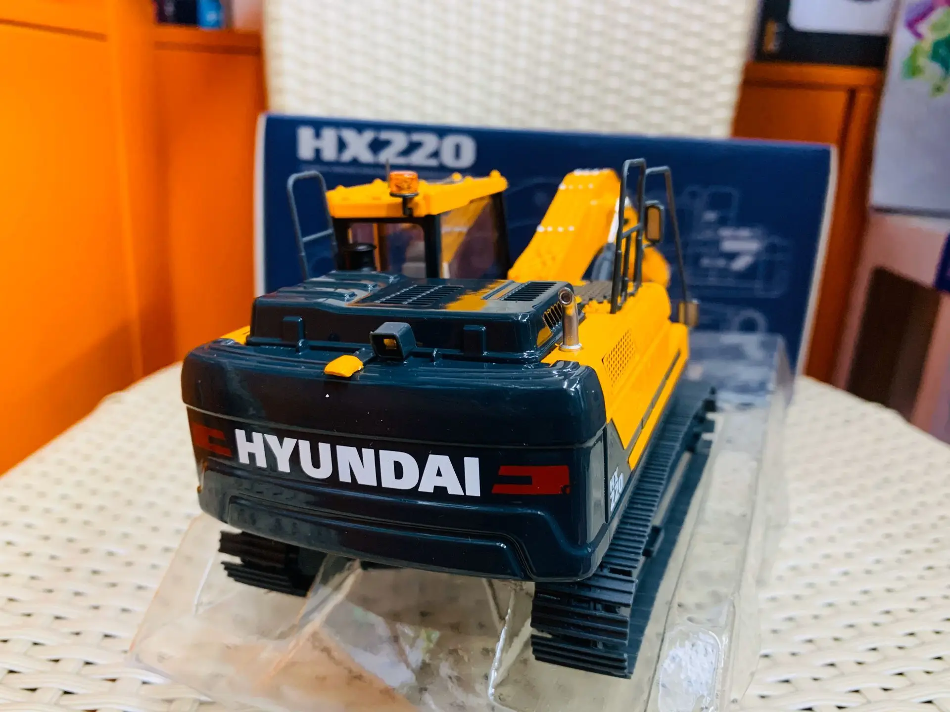 Hyundai Construction Equipment Crawler Excavator HX220 Yellow 1:35 Scale Die-Cast Model New in Box