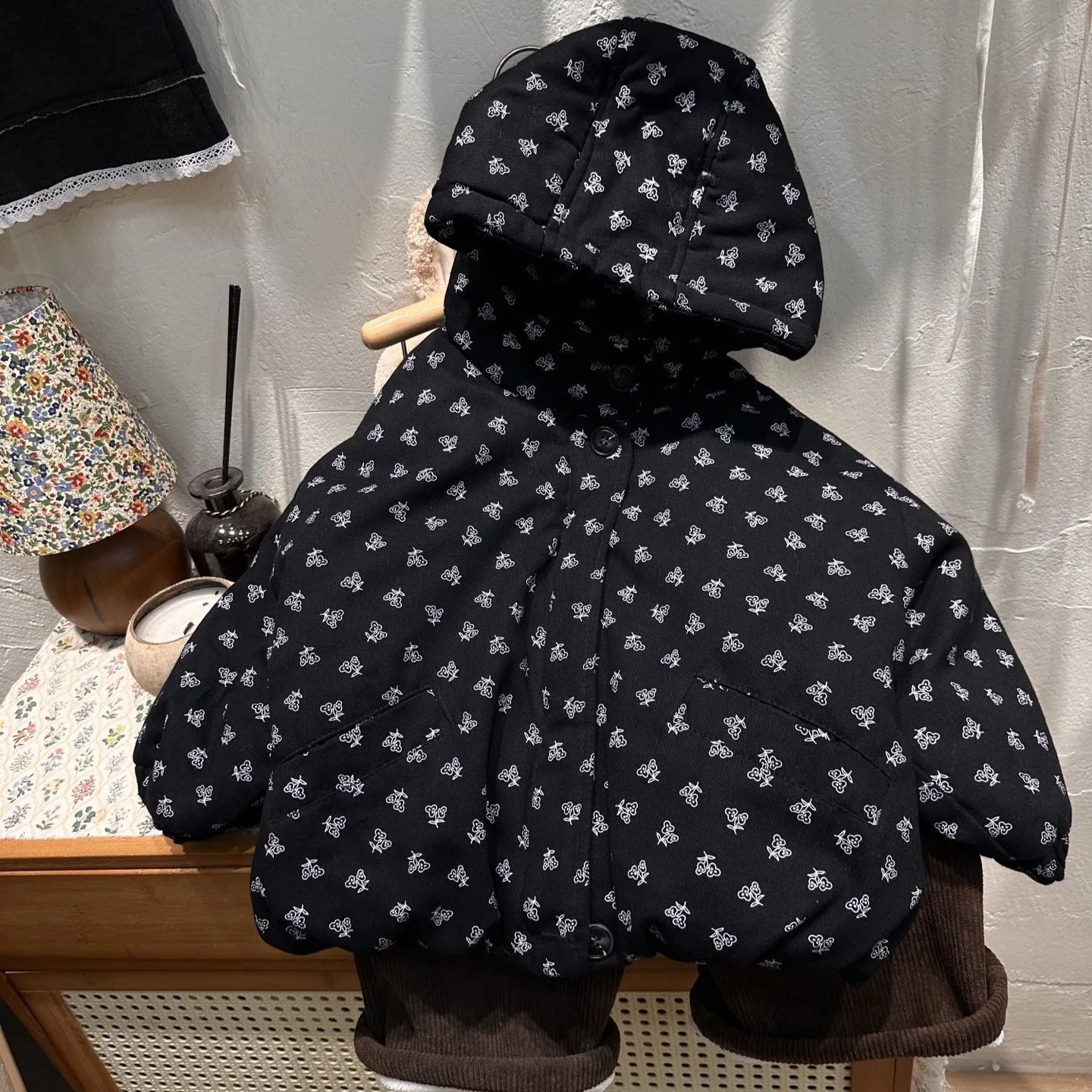 

Новые зимние парки для маленьких девочек с капюшоном и цветочным узором, утепленная теплая верхняя одежда для маленьких девочек, пальто, корейская детская куртка для девочек