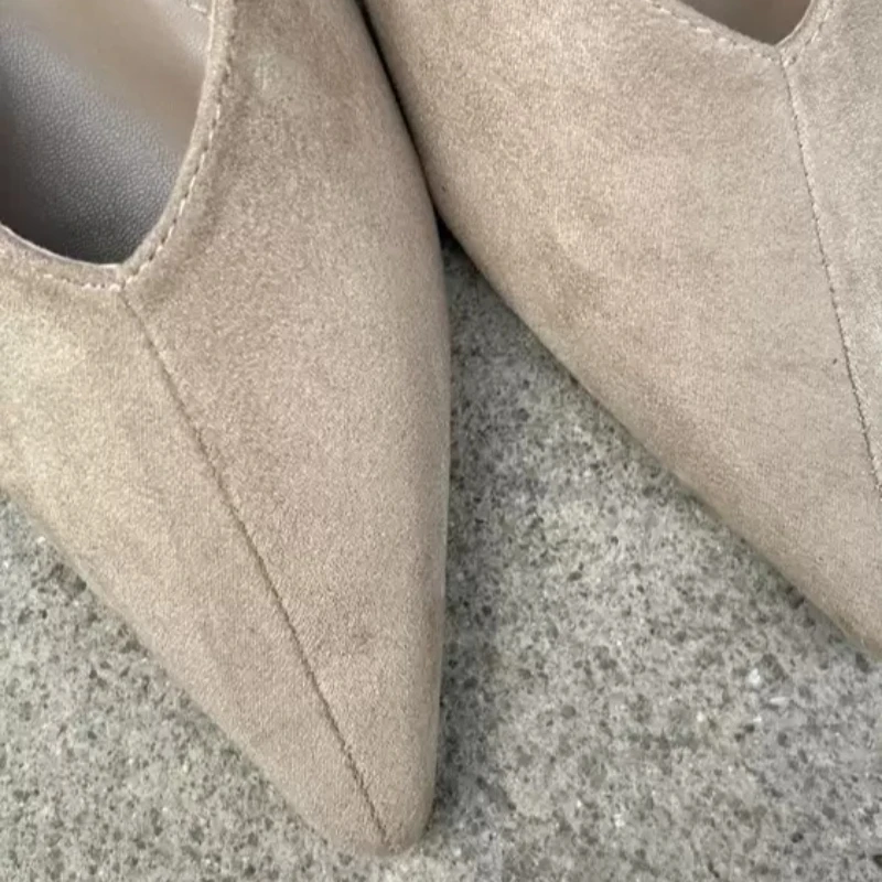 Damen-Sandalen Elegante Beige Wildleder Slingback Flache Schuhe Spitze Zehenpartie Goldene Schnalle Casual Büro Arbeitskleidung Sandalen für Frauen 2026 – Detail 7
