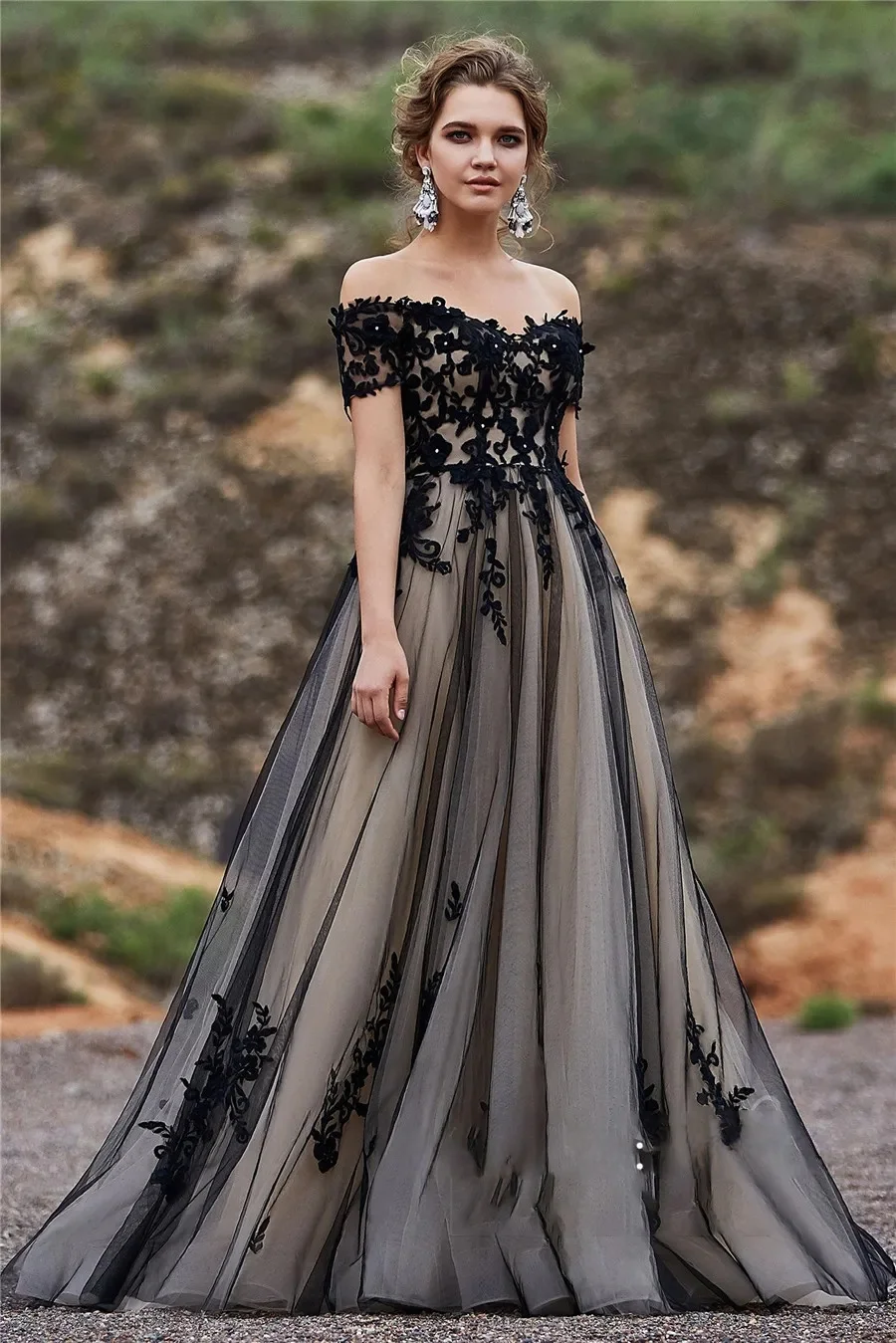 

Custom Off-The-Shoulder Short-Sleeved Lace Applique Crystal a-Line Skirt Sexy Wedding Goddess Elegant And Fresh Sweetheart