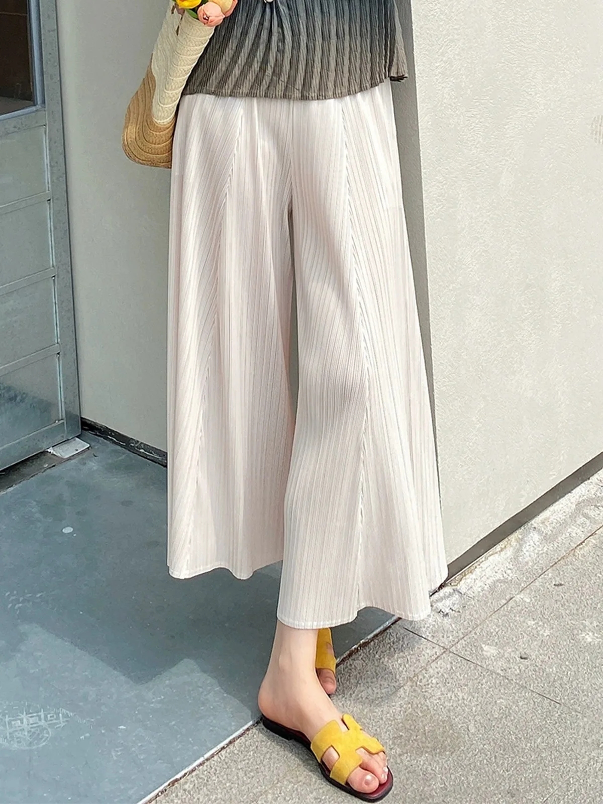 Women's Summer Thin Wide-Leg Pants with Miyake Design, Pleated Style, Elastic Waist, Casual and Versatile.
