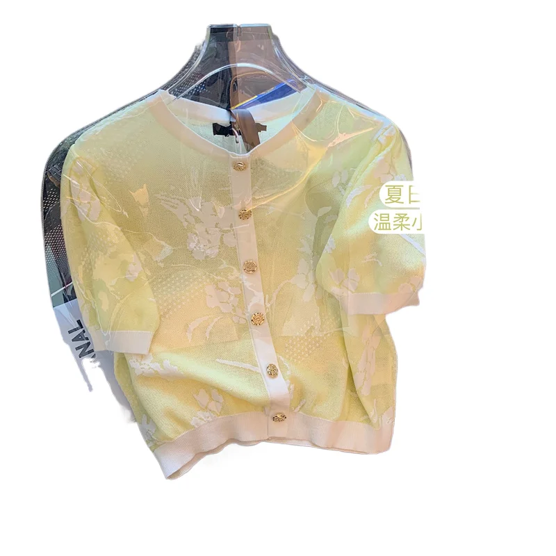 

Жаккардовый вязаный свитер из ледяного шелка, женский летний тонкий свитер 2025, новый желтый милый топ с короткими рукавами, элегантная однобортная футболка с круглым вырезом