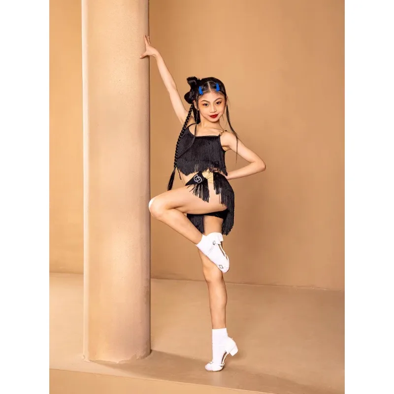 Neue lateinamerikanische Tanzkostüme für Sommerkinder und Mädchen für Aufführungen, zweiteiliges Set mit Quasten, Bühnenkostüme, Cha-Cha-Tanz