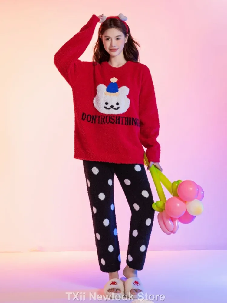 

TXii Newlook 2023 Winter New Style Coral Velvet Round-Neck Home Suit Set with Christmas Polka Dot Teddy Bear Print