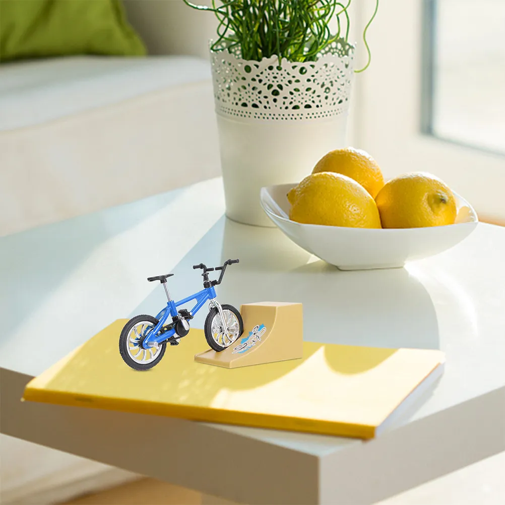 

2 Sets Mini Bike Finger Toy Competitive Game Kit Scooter Ramp with Table Skateboards Portable Fingertip Desk Competition