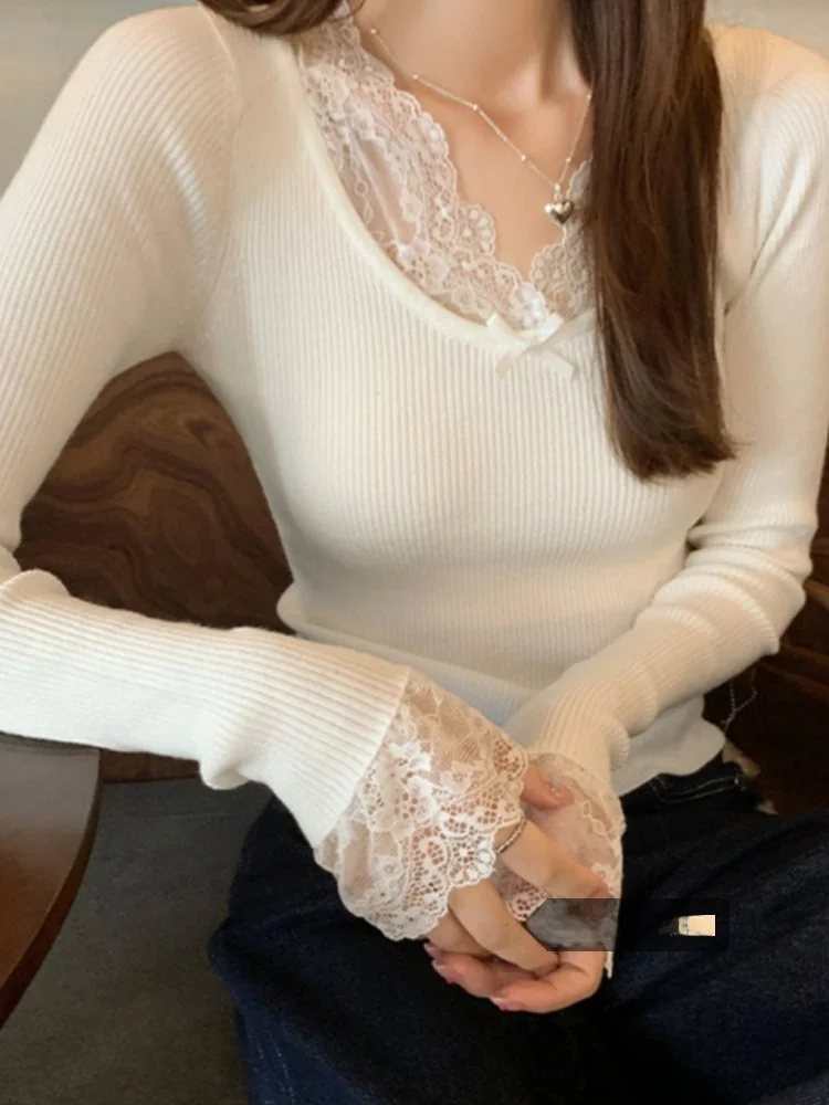 

Новая модная женская трикотажная базовая кофта с V-образным вырезом, кружевными вставками и длинными рукавами, белая, приталенная, для весны, как нижний слой одежды