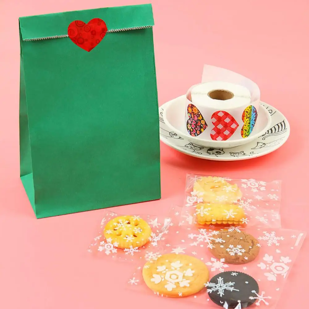 500Pcs/Roll Heart-shaped Labels Sticker Candy Gift Box Wedding Valentines Decals Holographic Round Expression Stickers Colorful