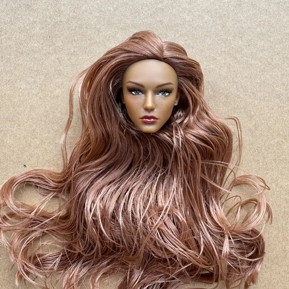 1/6 Modell-Puppenköpfe mit Sommersprossen und buntem Haar, erhältlich in den Hauttönen Braun, Weiß und Beige für die Puppenherstellung. – Detail 14