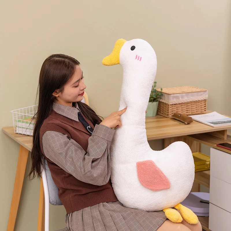 การ์ตูนขนาดใหญ่ขี้อาย White Goose Plush ของเล่นนุ่มสบายหมอนนอน Kawaii ตกแต่งห้องตลกน่ารักของขวัญวันเกิดครอบครัว