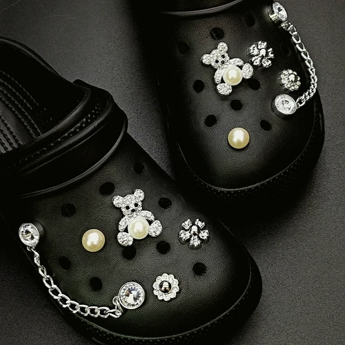 Imagen 2 del producto Dijes de zapatos de oso plateado para zuecos Crocs, alfileres, sandalias de jardín, decoraciones para zapatillas, accesorios de zapatos DIY con temática de oso Adorable para mujer