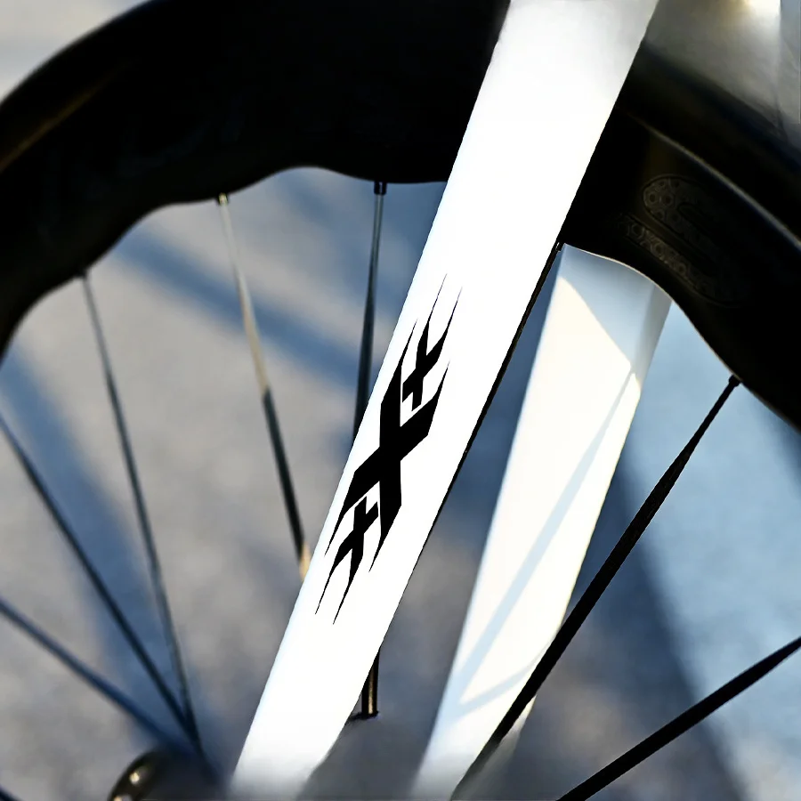 

2 шт. водонепроницаемых солнцезащитных наклеек для альпинистов - устойчивые к царапинам, подходят для передних вилок и рам, прочный ПВХ.