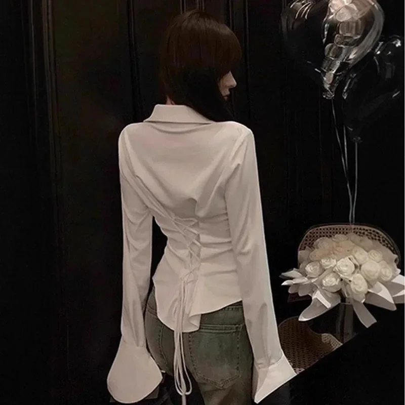 Franse stijl prachtige taille-kalkende top voor dames, nieuw lentemodel, volwassen en elegant, uniek wit shirt met lange mouwen
