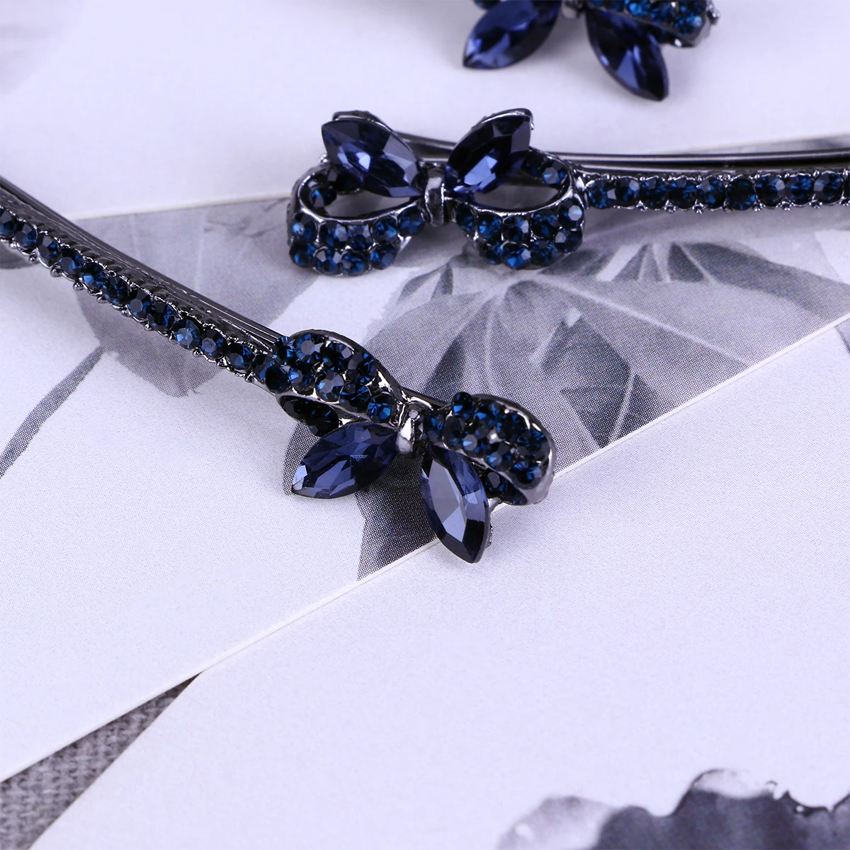 

Rhinestone Edge Clip Women Hairpin Fashion Retro Hair Clip Headpiece Traditional Style Durability Comfortable Wear Hair