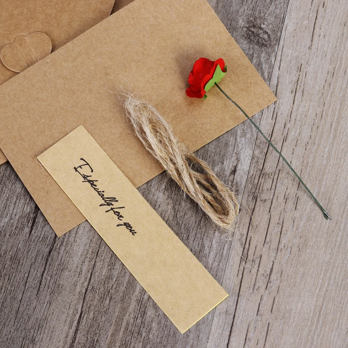 

10Pcs Vintage Kraft Paper Cards Dried Flower Rose Design Thick Wear-Resistant Holiday New Year Christmas Wedding Invitation Gift