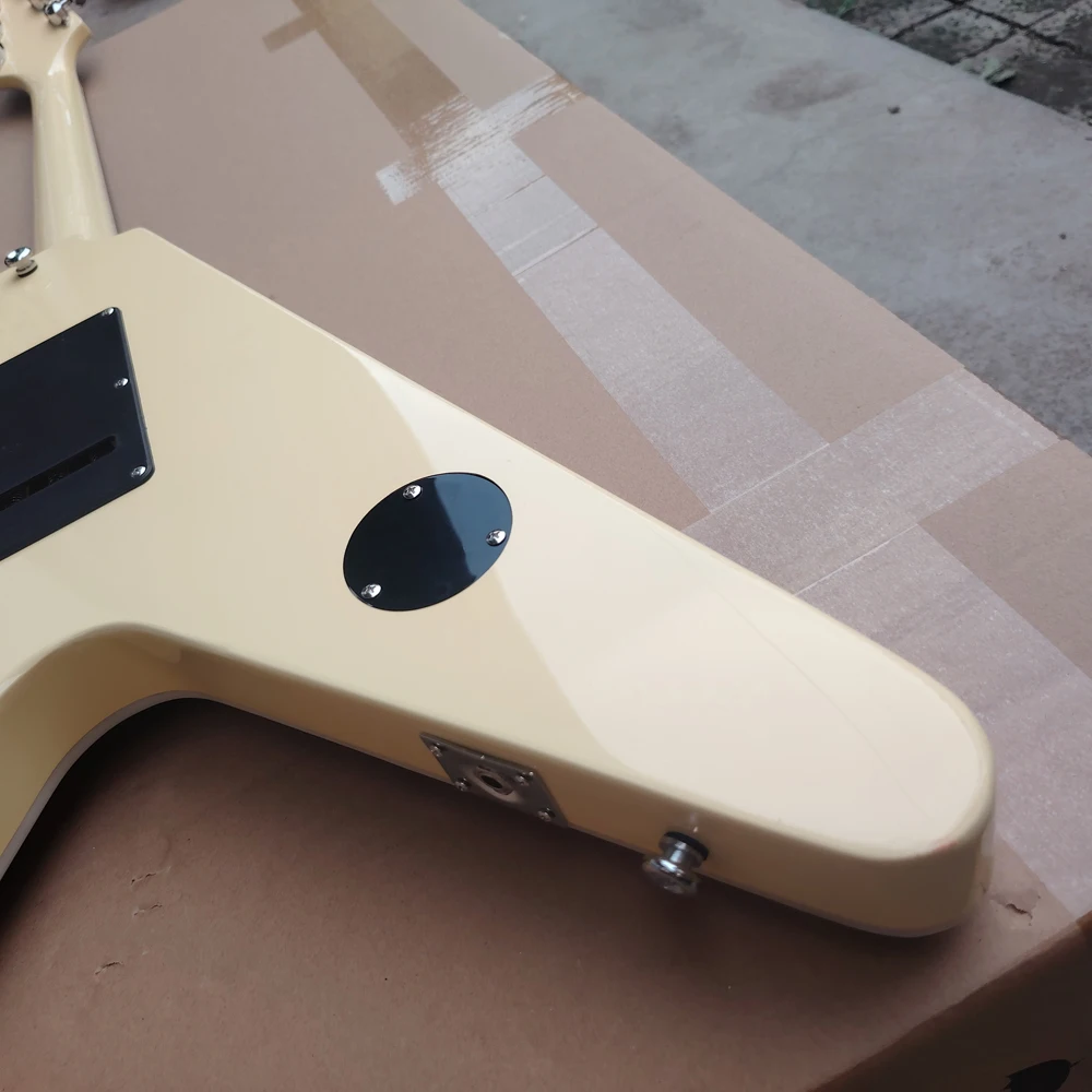 In stock, ZAKk shaped electric guitars in creamy yellow color and Freud vibrato system are available.quick delivery