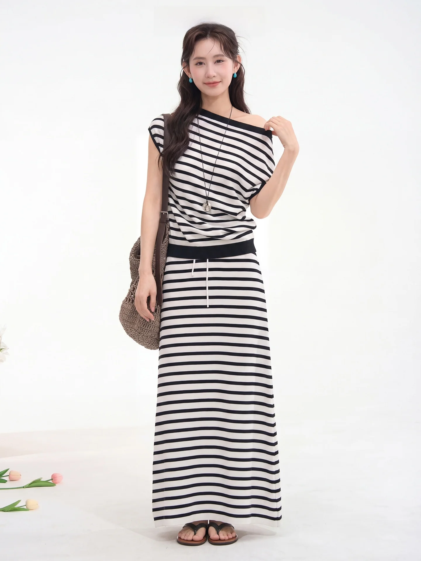 

Heme Knitted Sweater And Skirt Set Women's Summer Fashion Striped One-Shoulder Slim Fit Korean Style Two-Piece Ensemble