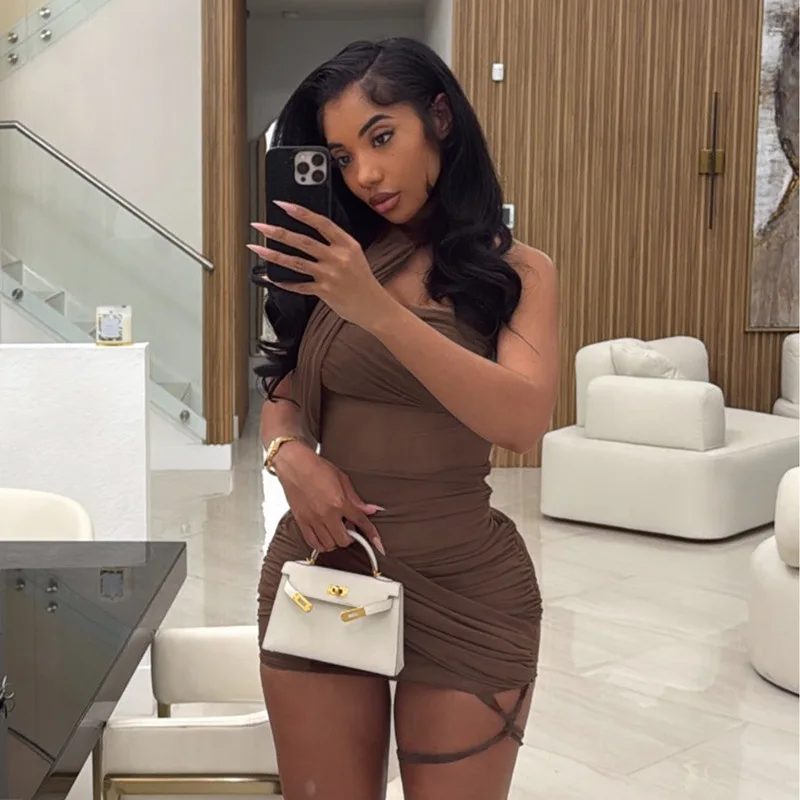 Europese en Amerikaanse dameskleding effen kleur mesh kant halter backless asymmetrische geplooide heupknuffelende korte rokjurk