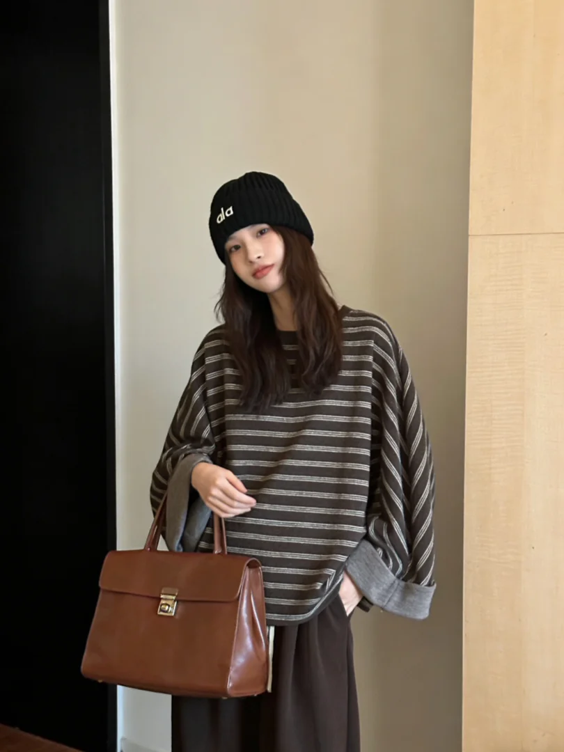 

Early Autumn Korean Sle Loose Knitted Sweater Women's Faionable Lazy Sle Unique Beautiful Top Ladies' Sweatirt