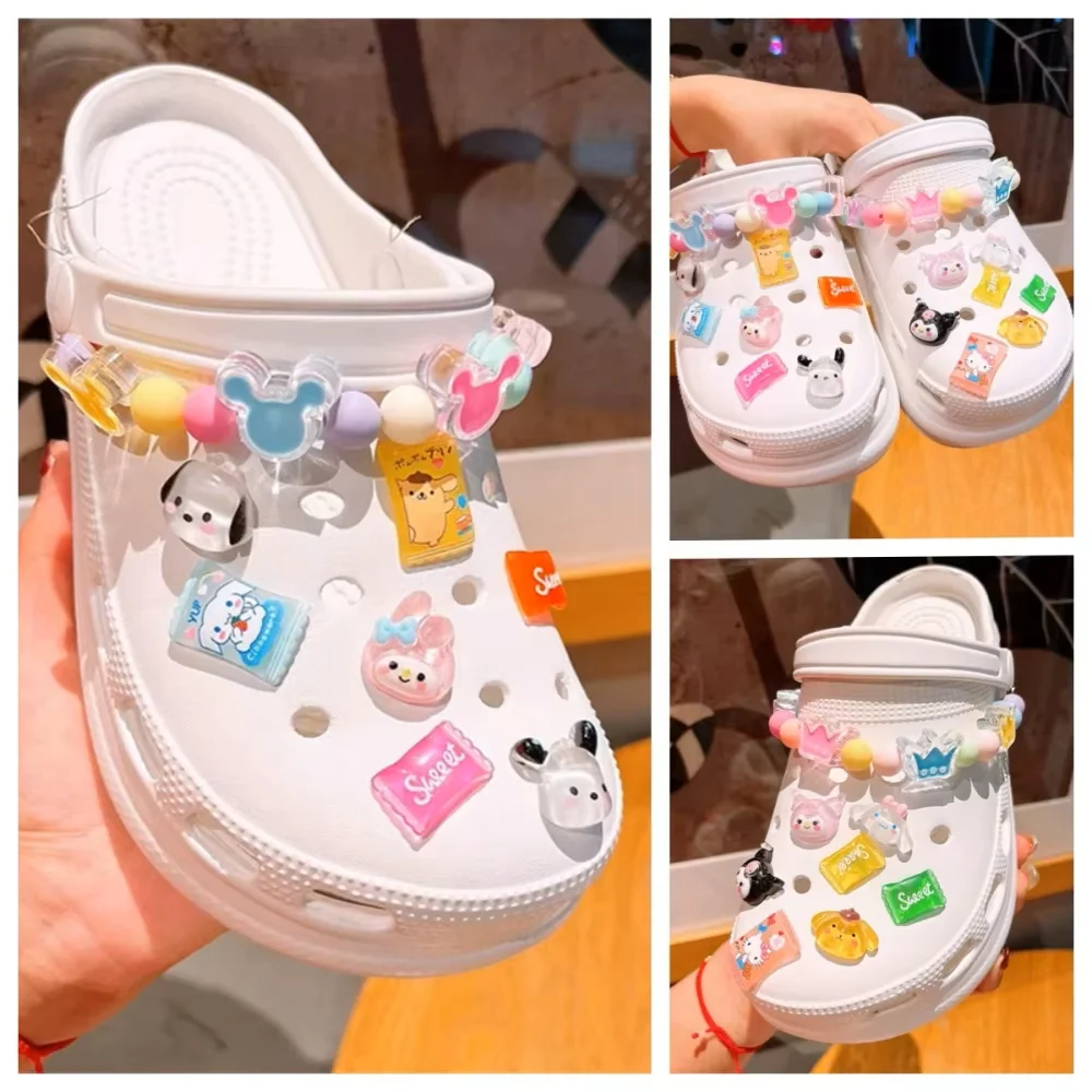 

Аниме Sanrio сандалии аксессуары мультфильм Kawaii Melody Kuromi Cinnamoroll тапочки с отверстиями DIY Decorativ набор съемных пряжек