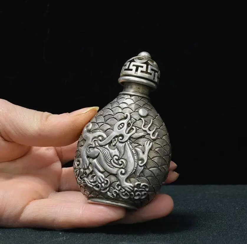 

Chinese Pure Silver Dragon Pattern Handmade Snuff Bottle Antique Collection